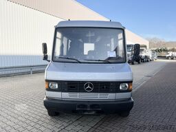 Mercedes-Benz 711 D-KA 4x2 711 D-KA 4x2, Standklima, 11-Sitze, 2 x on stock