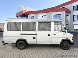 Mercedes-Benz 711 D-KA 4x2 711 D-KA 4x2, Standklima, 11-Sitze, 2 x on stock