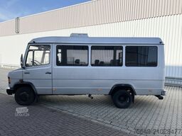Mercedes-Benz 711 D-KA 4x2 711 D-KA 4x2, Standklima, 11-Sitze, 2 x on stock