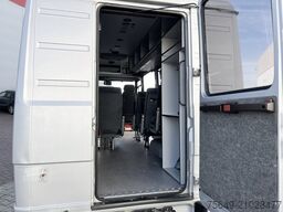 Mercedes-Benz 711 D-KA 4x2 711 D-KA 4x2, Standklima, 11-Sitze, 2 x on stock