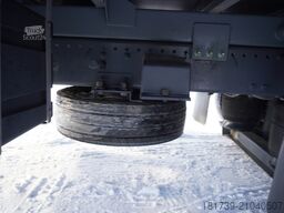 DAF LF 12.210 18-pallet container with tail