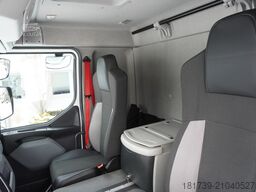 Renault D280 16T / Box truck 18 EPAL / Tail lift