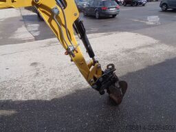 CATERPILLAR 301.7D SW + Schaufel