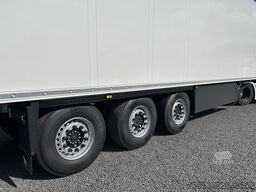 Schmitz Cargobull SKO 24 Doppelstock Carrier Vector HE19
