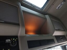 Volvo FM 330 Bakwagen + Laadklep DHollandia 2000 kg