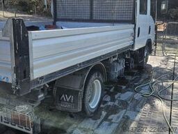 Isuzu M21