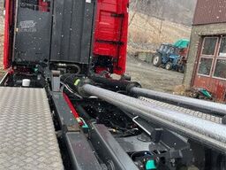 Volvo FH700 Tridem hooklift truck – crane hydraulics – 3