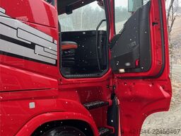Volvo FH700 Tridem hooklift truck – crane hydraulics – 3