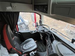 Volvo FH700 Tridem hooklift truck – crane hydraulics – 3