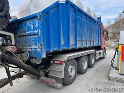Volvo FH700 Tridem hooklift truck – crane hydraulics – 3