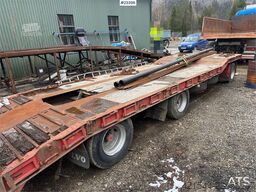 Goldhofer 3 axle machine trailer.
