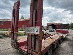 Broshuis Machine Semi-Trailer – with hydraulic loading ramp