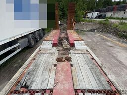 Broshuis Machine Semi-Trailer – with hydraulic loading ramp