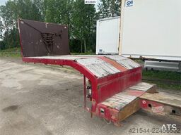 Broshuis Machine Semi-Trailer – with hydraulic loading ramp
