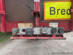Broshuis Machine Semi-Trailer – with hydraulic loading ramp