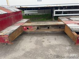 Broshuis Machine Semi-Trailer – with hydraulic loading ramp