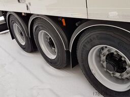  Ekeri 3-Achs-Kofferfaltwandauflieger EXIII