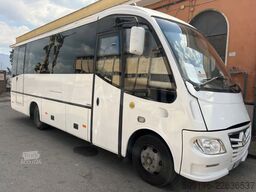 Mercedes-Benz 818