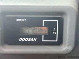 Doosan DX140LCR-5 with PowerTilt OQ65 quickcoupler (without bucket)