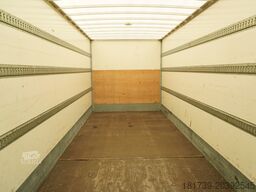 Renault D12 Euro 6 / 18 pallets / Tail lift/ 2017