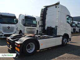 VOLVO FH 460 Globetrotter XL i-Save SideSkirts