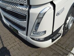 VOLVO FH 460 Globetrotter XL i-Save SideSkirts