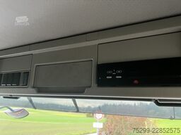 Volvo Trucks *RHD* FM-370 6x2R Kehrichtwagen