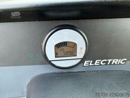John-Deere Gator TE 4x2 Electric