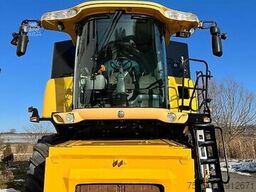 New Holland CR 980 mit Smart Steer Lenksystem, Schneidwerk opt
