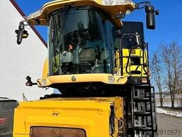 New Holland CR 980 mit Smart Steer Lenksystem, Schneidwerk opt