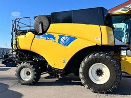 New Holland CR 980 mit Smart Steer Lenksystem, Schneidwerk opt