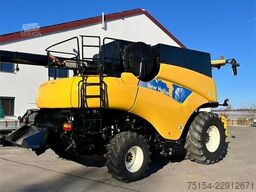New Holland CR 980 mit Smart Steer Lenksystem, Schneidwerk opt