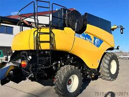 New Holland CR 980 mit Smart Steer Lenksystem, Schneidwerk opt