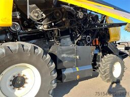 New Holland CR 980 mit Smart Steer Lenksystem, Schneidwerk opt