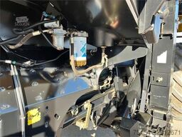 New Holland CR 980 mit Smart Steer Lenksystem, Schneidwerk opt