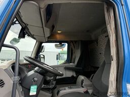 DAF LF 220 108 4x2 Blache