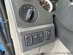 DAF LF 220 108 4x2 Blache