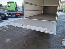 FUSO Canter 7C18 3-Sitzer Klima Koffer Ladebordwand