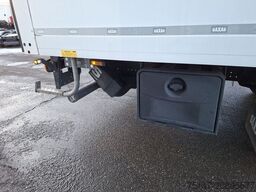 FUSO Canter 7C18 3-Sitzer Klima Koffer Ladebordwand