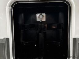 MOBILVETTA Krosser P90 NB 6 x Pakete Markise 4,4t. FAS LED
