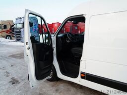 RENAULT MASTER / BLASZAK / FURGON / 2023