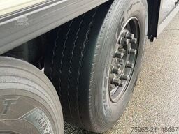 SCHMITZ CARGOBULL SCB*S3B CARRIER VECTOR 1550 LIFT AXLE ONLY 191.0