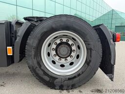 VOLVO FH 400 GLOBETROTTER XL TIRES 90% 2x TANK ORIGINA