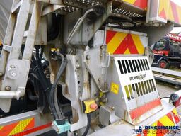 Volvo FE 330 6x4 RHD gritter / salt spreader