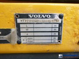 Volvo FE 330 6x4 RHD gritter / salt spreader