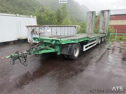 Istrail 3 akslet machine trailer with hydraulic ramps
