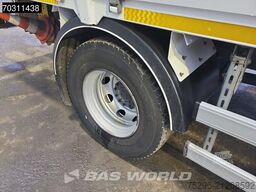 Renault D 210 4X2 14tonner 755cm open floor Automatic A...