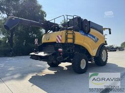 New Holland CR 8.90