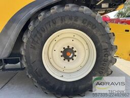 New Holland CR 8.90