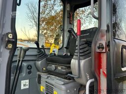 NEW HOLLAND E26b 2.7 t 4x Schauffel